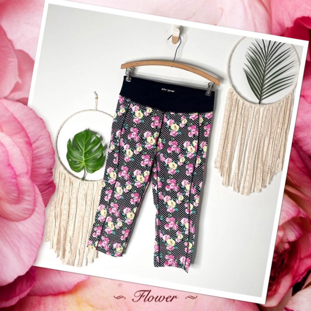 SOLD♥️ Size Large Capri Pants